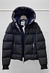 Утеплённый брендовый пуховик Moncler тёмно-синего цвета