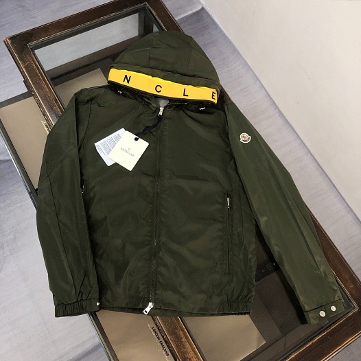 Зелёная ветровка Moncler logo-patch   