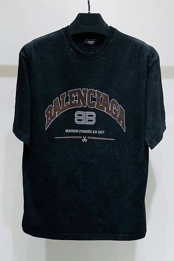 Оверсайз футболка Balenciaga с рваной отделкой цвета антрацит   