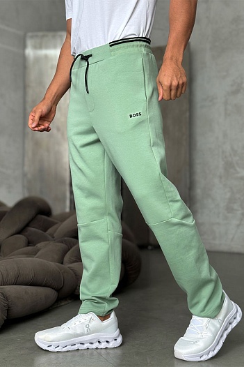 Спортивные штаны зелёного цвета Hugo Boss   