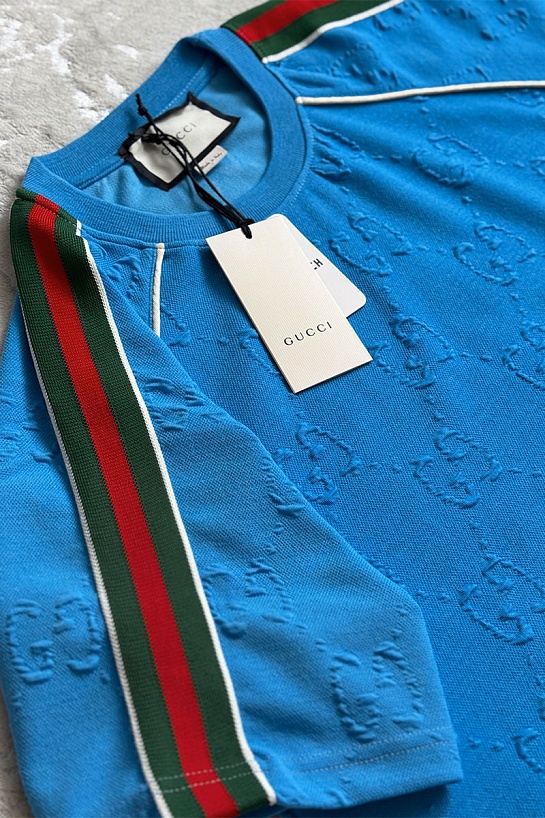 Голубая оверсайз футболка Gucci logo all-over embossed