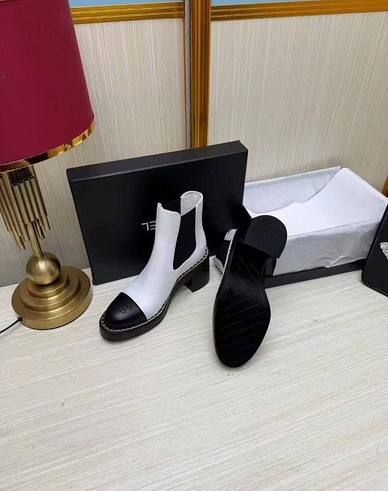 Женские кожаные сапоги Chanel