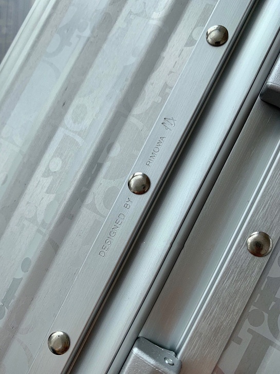 Чемодан Rimowa x Dior Aluminum M Premium 67x42x27 см