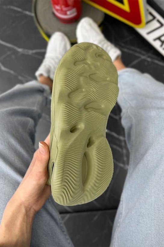 Кроссовки Adidas Yeezy Foam RNNR "Sulfur"