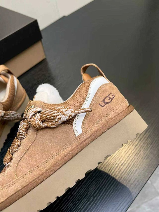 Женские замшевые ботинки UGG Lowmel