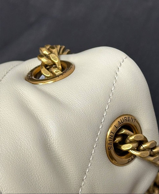 Женская кожаная сумка Yves Saint Laurent Loulou Premium 28x17x9 см - White