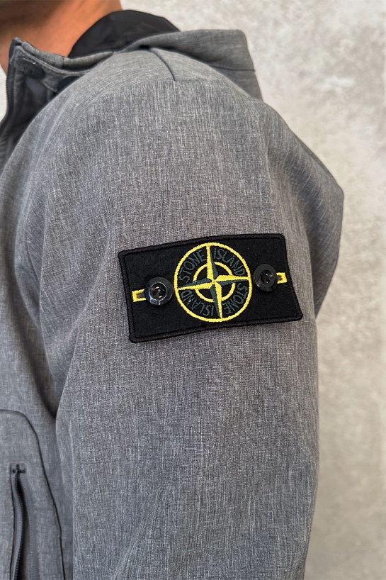 Мужская куртка серого цвета Stone Island compass-patch