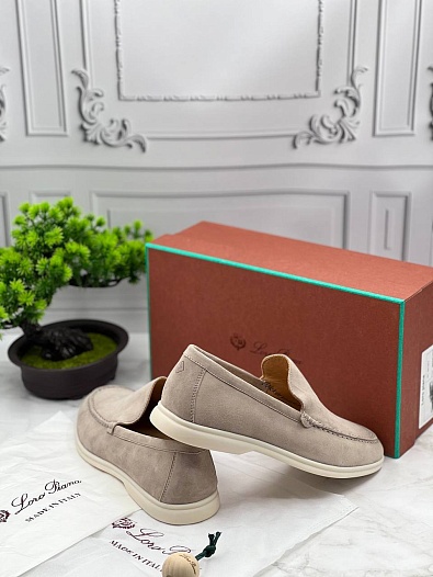 Мужские замшевые лоферы Loro Piana бежевого цвета   