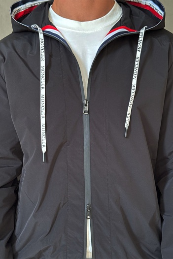 Чёрная ветровка Moncler Carles logo-patch   