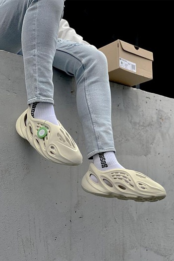 Кроссовки Adidas Yeezy Foam RNNR MXT "Sand"   