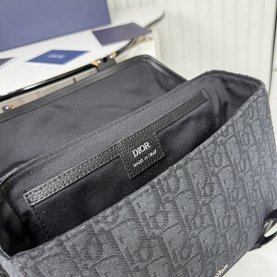 Сумка Dior Hit The Road Premium 24x18x8 см