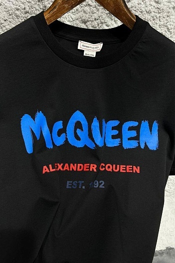 Чёрная оверсайз футболка Alexander McQueen est.1992   