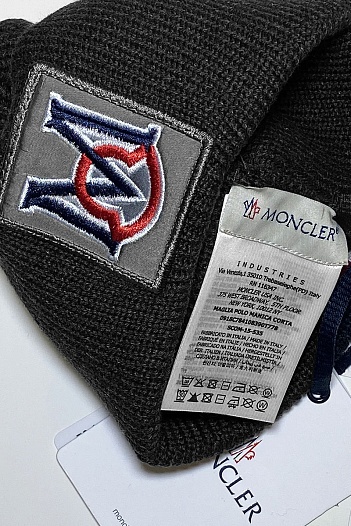 Брендовая шапка Moncler тёмно-серого цвета   
