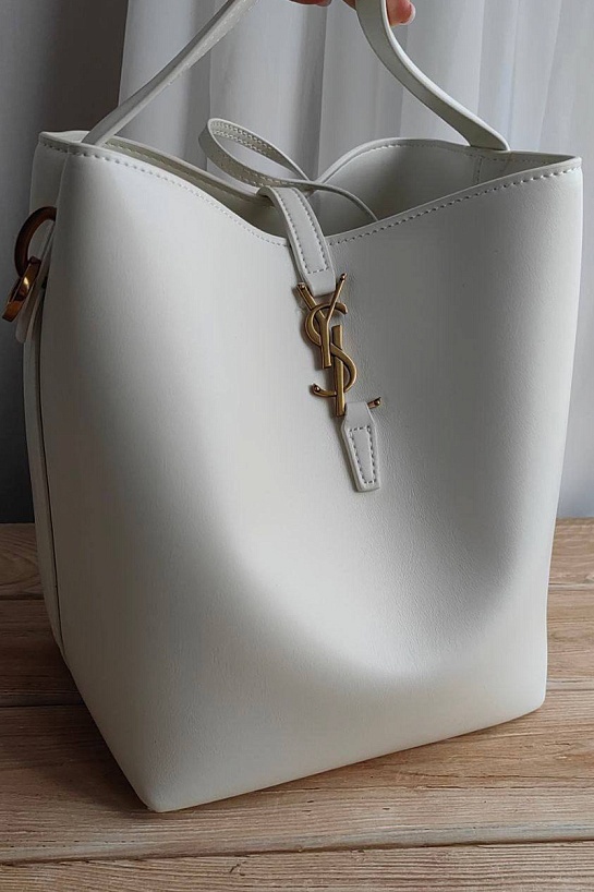 Кожаная белая сумка Yves Saint Laurent 27x30 см