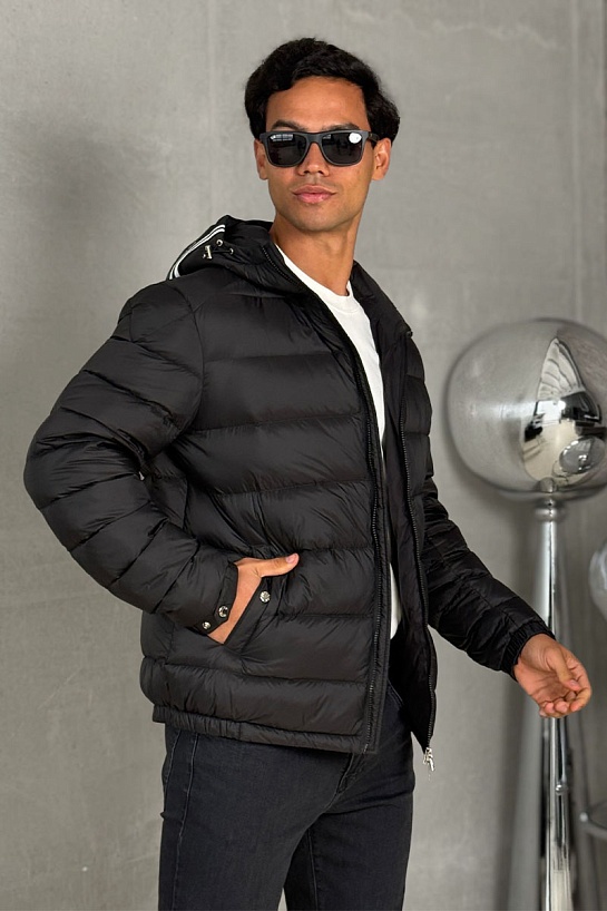 Мужской пуховик Moncler logo-patch - Black