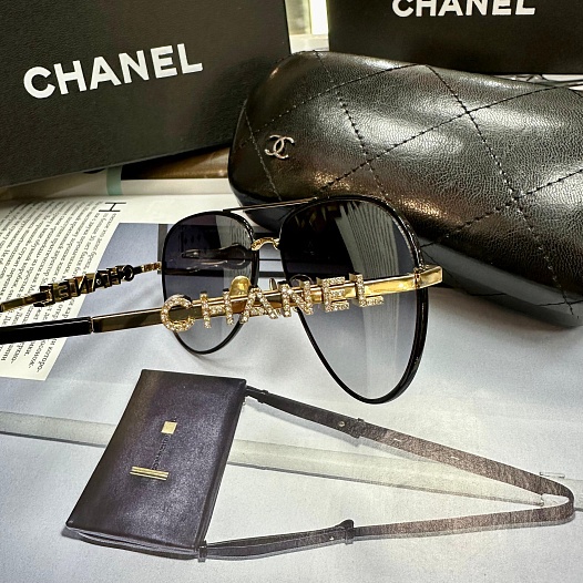 Солнцезащитные очки авиаторы Chanel с фиолетовыми стеклами   