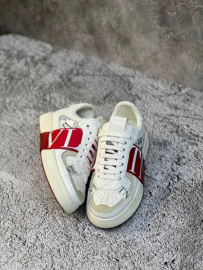 Женские кожаные кроссовки Valentino Gavani   
