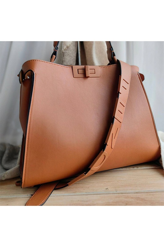 Кожаная сумка Fendi 33x22 см