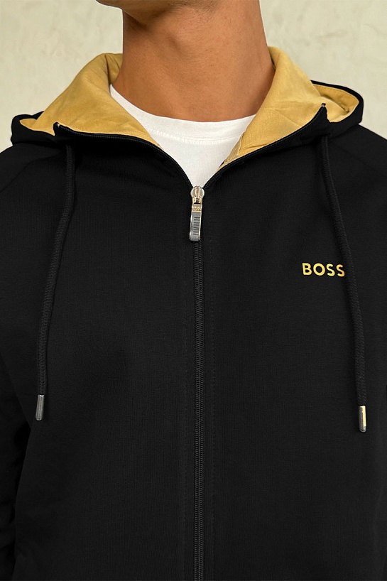 Мужской чёрный костюм Hugo Boss
