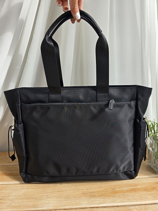 Нейлоновая сумка тоут Prada чёрного цвета 46x32 см