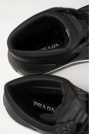 Комбинированные кроссовки с мехом Prada   