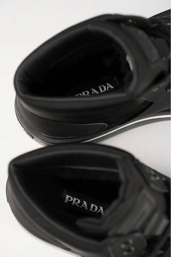 Комбинированные кроссовки с мехом Prada