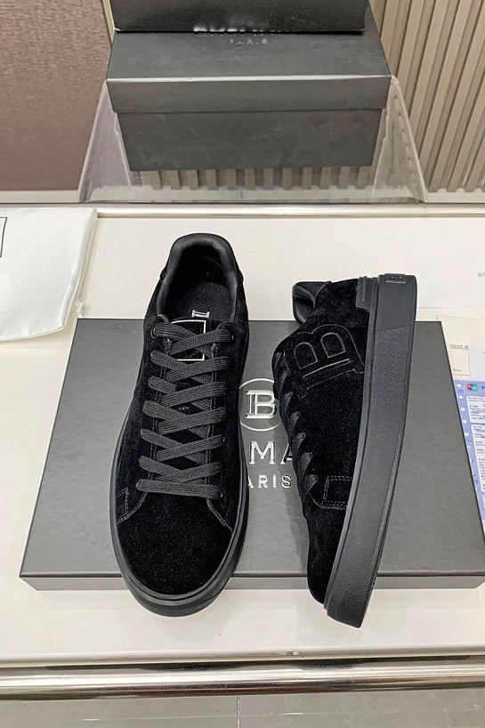 Замшевые кроссовки Balmain чёрного цвета