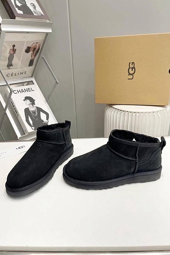 Мужские чёрные ботинки UGG Classic   