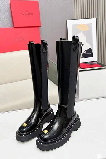 Женские кожаные сапоги с глянцевым эффектом Valentino   
