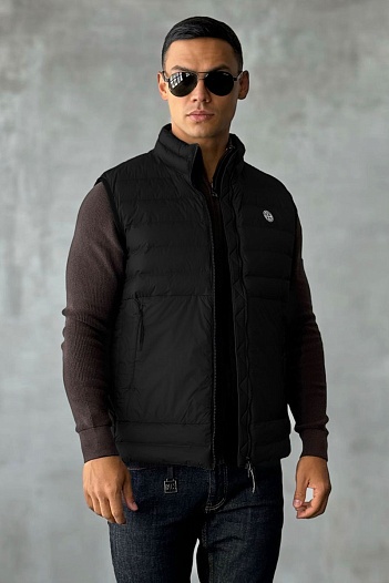 Мужской жилет чёрного цвета Stone Island compass badge   