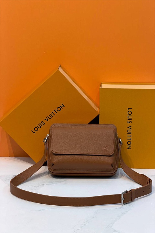 Кожаная сумка Louis Vuitton Boarding Messenger premium 24x18x9 см