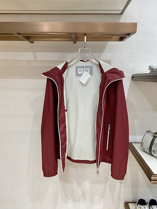 Мужская ветровка Brunello Cucinelli бордового цвета