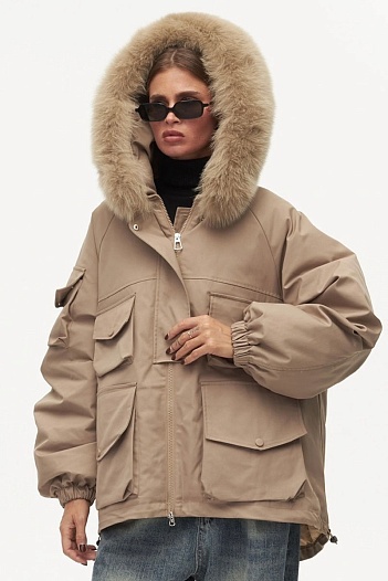Женский бежевый пуховик с натуральным мехом Max Mara   