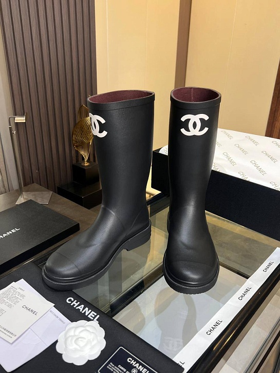 Женские резиновые сапоги Chanel чёрного цвета