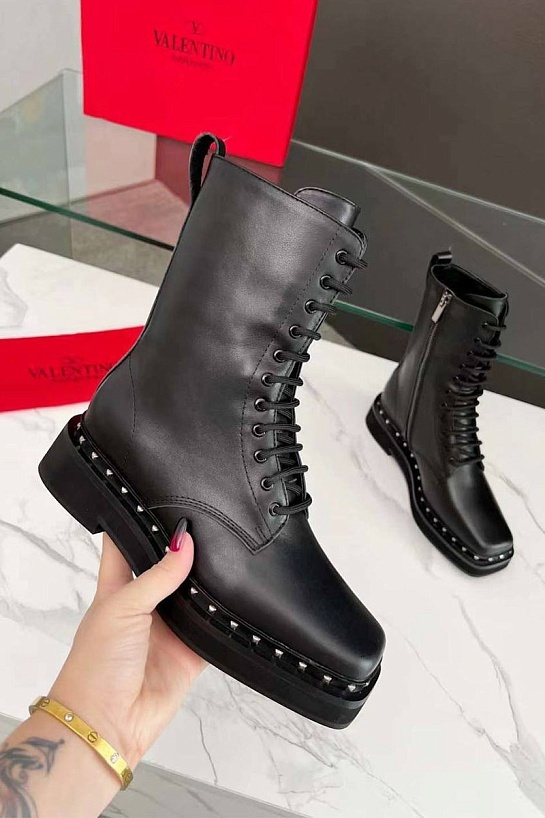 Женские кожаные ботинки Valentino