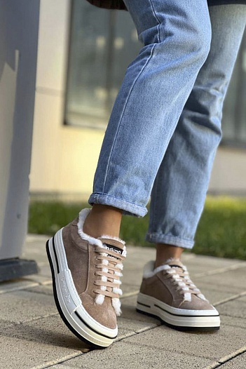 Женские замшевые кроссовки с мехом Dior   