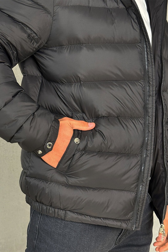 Мужской пуховик Moncler logo-patch - Black