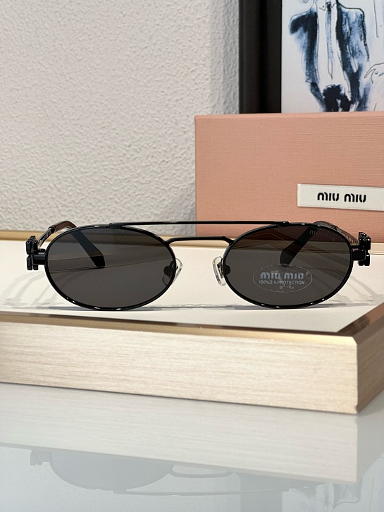 Женские солнцезащитные очки MIU MIU Oval