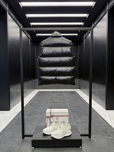 Мужской чёрный жилет Moncler Lipsi   