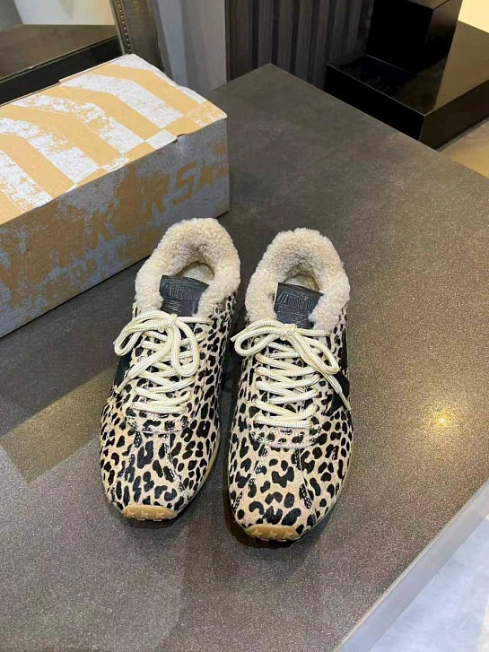 Женские замшевые кроссовки с мехом Golden Goose Super-Star premium