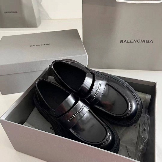 Женские чёрные кожаные лоферы Balenciaga Premium