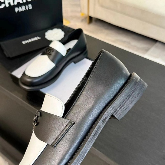 Женские лоферы Chanel Premium - Black / White