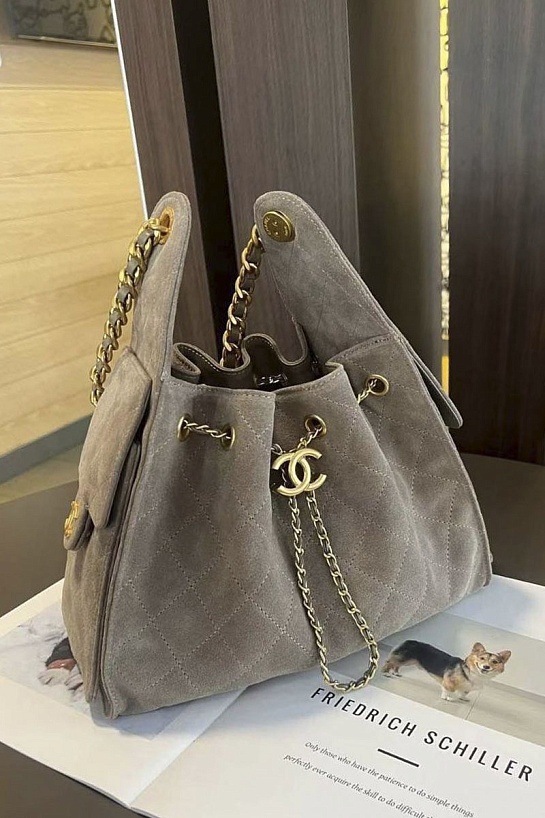 Замшевая сумка Chanel 30x30 см