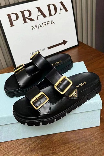 Женские кожаные сандалии Prada   
