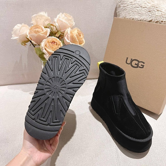Женские ботинки с мехомм UGG Deeper - Black