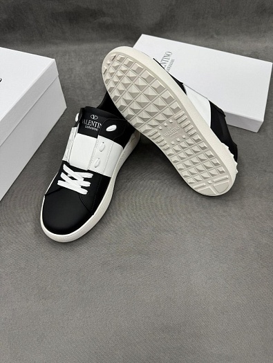 Кожаные кроссовки Valentino Rockstud - Black / White   