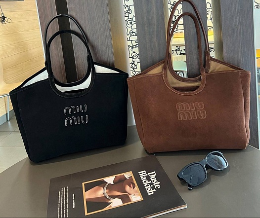 Замшевая чёрная сумка MIU MIU 56x27 см   