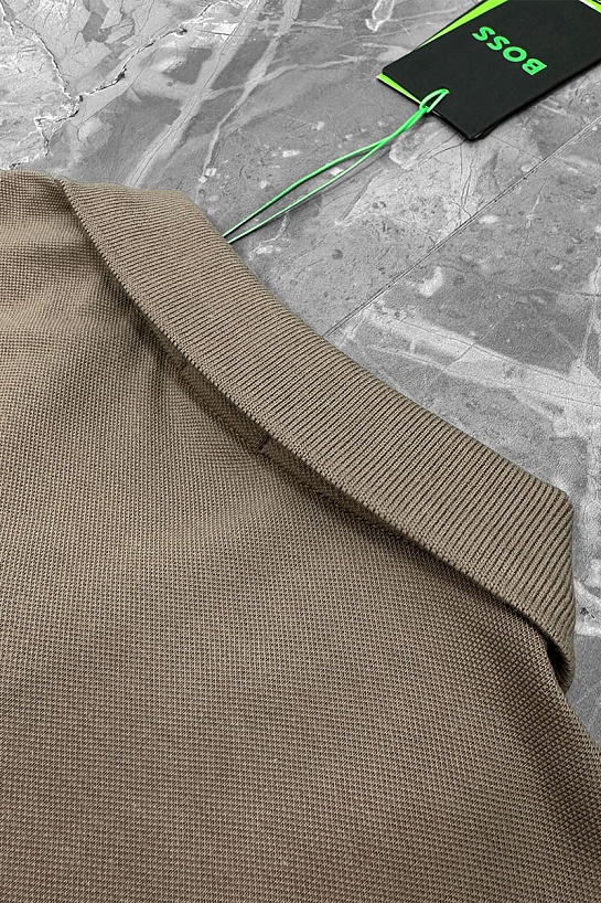 Мужское поло Hugo Boss бежевого цвета