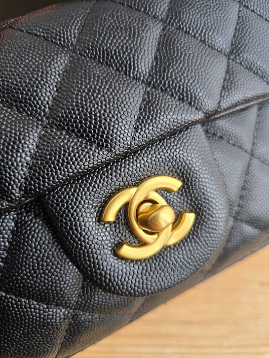 Кожаная сумка Chanel Burgundy Quilted 20x13 см