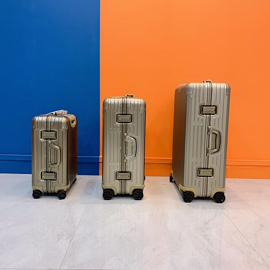 Чемодан Rimowa Aluminum M Premium 66x43x27 см   